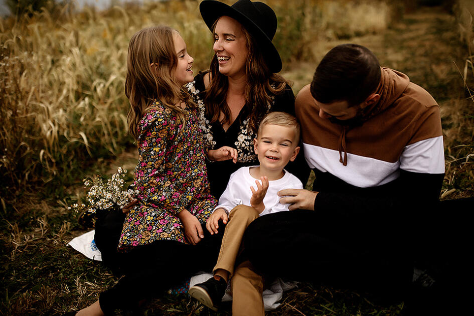 fall family session, what to wear fall, family of 4 photo ideas